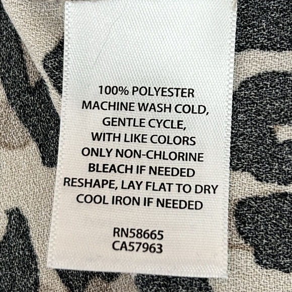 Halogen Women’s Blouse Size Large 100% Polyester Leopard Print Black/Taupe/Tan - Picture 7 of 9